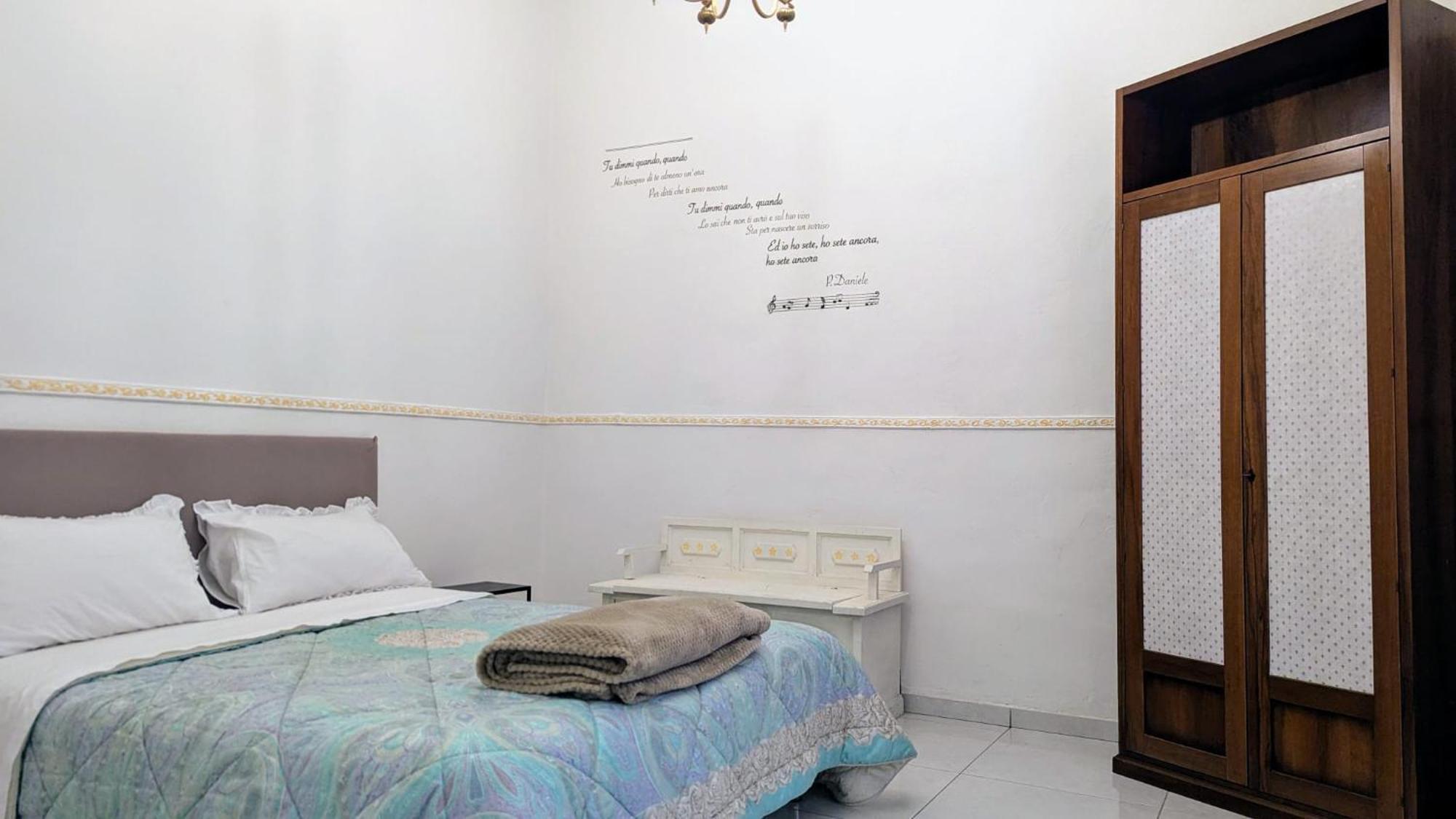 Apartamento A Casa E Margari Nápoles Exterior foto